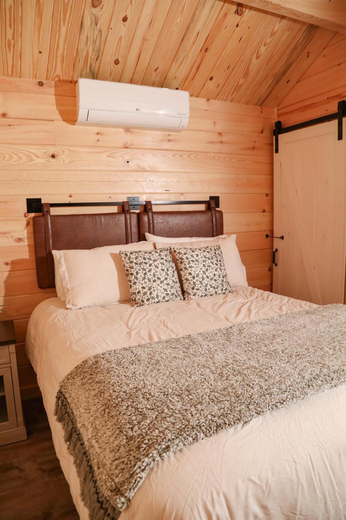 Route 6 Campground Gaines Bilik gambar